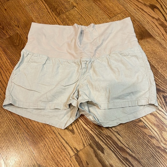 Old Navy Brand Women’s Maternity Shorts. Size S/P. Excellent Condition. - Picture 2 of 5